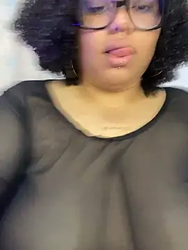 Snapshot of AlahiaFrequency chatting on March 2026 11:00:02 PM AlahiaFrequency online show from March 2026 11:00:02 PM