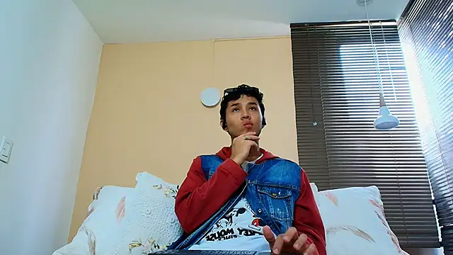 Snapshot of Damon_Salvarote_S chatting on March 2026 03:40:02 PM Damon Salvarote S online show from March 2026 03:40:02 PM