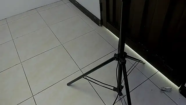 im oleiderr online show from May 2026 07:22:02 PM
