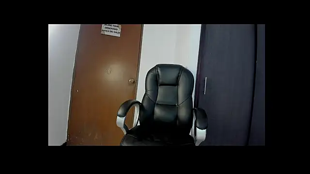 im oleiderr online show from May 2026 07:10:02 PM