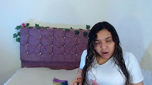 miiia perez online show from March 2026 05:45:02 PM