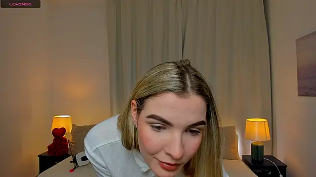 SinLuna  online show from February 2026 04:40:02 PM