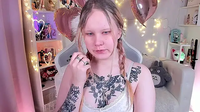 AnnieVibe online show from February 2026 05:39:01 PM