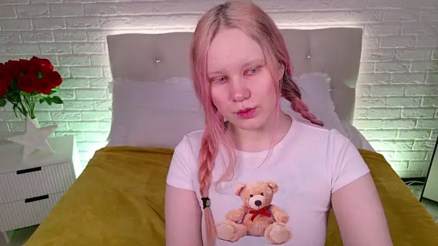 AnnieVibe online show from March 2026 05:39:02 PM