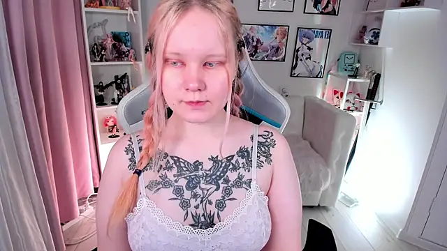 AnnieVibe online show from April 2026 05:36:01 PM