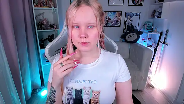 AnnieVibe online show from April 2026 05:32:02 PM