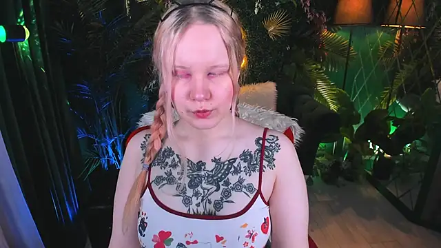 AnnieVibe online show from April 2026 05:29:01 PM