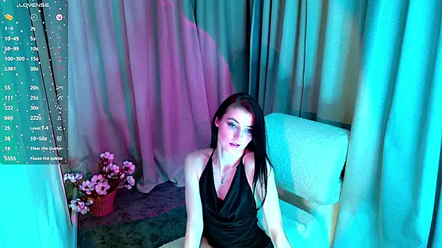NicoleLuxe online show from February 2026 04:58:02 PM