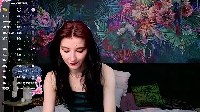 NicoleLuxe online show from April 2026 06:23:01 PM