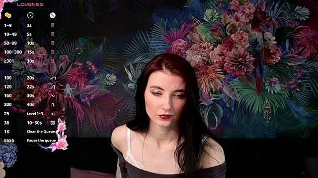 NicoleLuxe online show from April 2026 07:05:02 PM