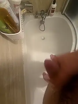 Aaandrew222222 online show from February 2026 12:03:01 AM