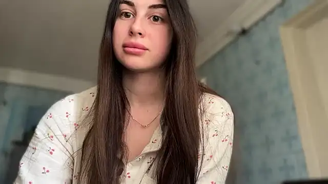 LiluMartiznir online show from April 2026 06:05:02 AM
