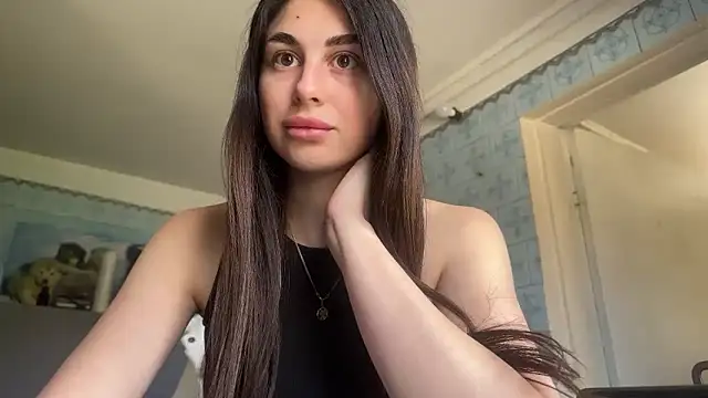 LiluMartiznir online show from April 2026 10:08:01 AM