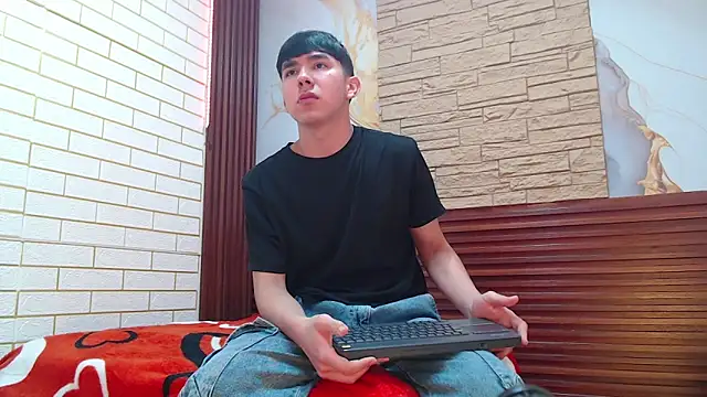 massimoferrera303av online show from February 2026 09:24:01 PM