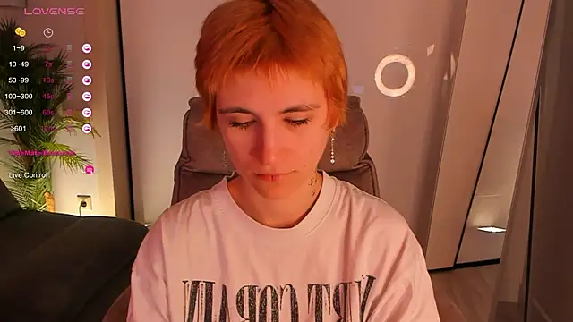 AutumnWhisper online show from February 2026 08:59:01 PM