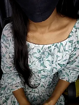 Snapshot of Hey_Mira chatting on February 2026 06:06:02 PM Hey Mira online show from February 2026 06:06:02 PM