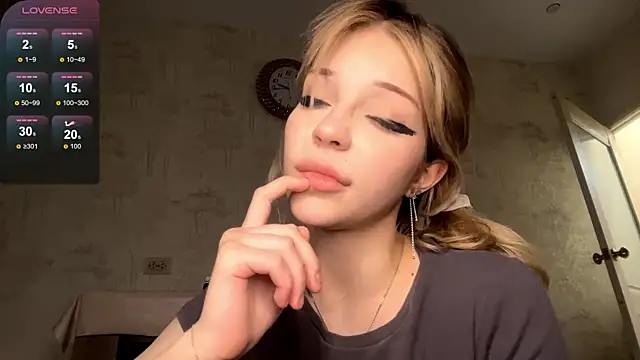 ViolaFaa online show from April 2026 08:57:02 PM
