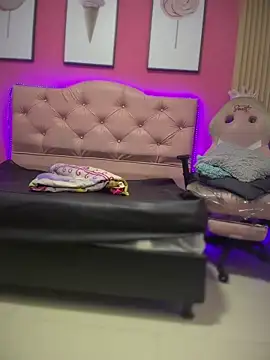 Karolaiin LS online show from March 2026 08:01:01 PM