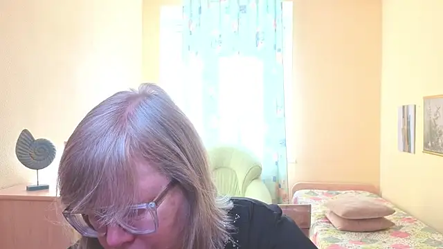 Emma Eclipsee online show from March 2026 10:52:01 AM