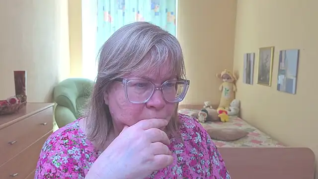 Snapshot of Emma_Eclipsee chatting on May 2026 10:12:02 AM Emma Eclipsee online show from May 2026 10:12:02 AM