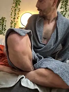 Snapshot of Piratee666 chatting on May 2026 06:41:02 AM Piratee666 online show from May 2026 06:41:02 AM