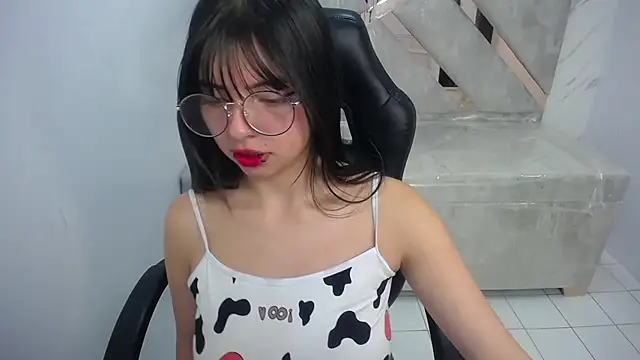 elizabeth t  online show from March 2026 01:04:02 PM