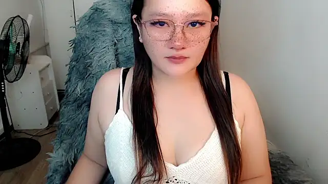 Snapshot of UrLovelyWetPussy chatting on March 2026 11:05:02 AM UrLovelyWetPussy online show from March 2026 11:05:02 AM