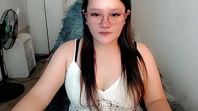 Snapshot of UrLovelyWetPussy chatting on March 2026 09:24:01 AM UrLovelyWetPussy online show from March 2026 09:24:01 AM