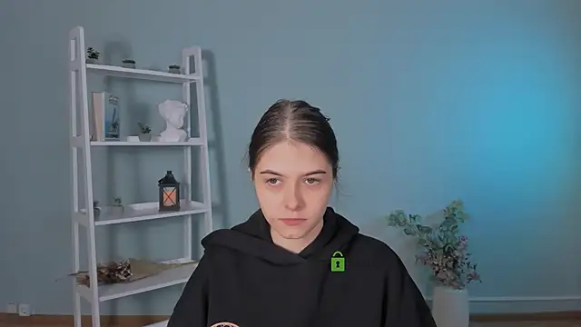 molly hollow online show from February 2026 01:38:01 PM