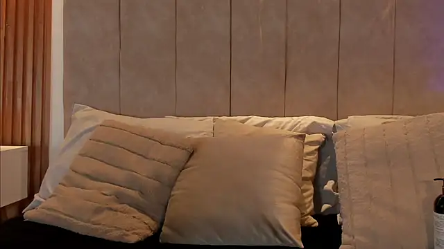  Laura saenz1 online show from February 2026 12:23:01 PM