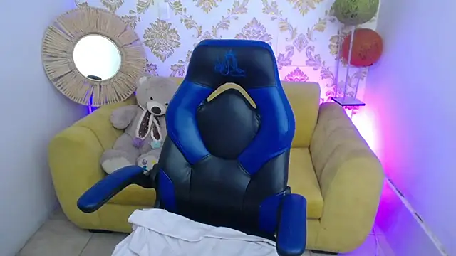 ALISS M  online show from March 2026 09:04:01 AM