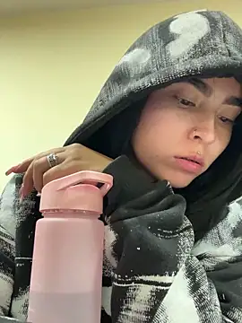 Snapshot of Sara_Fernandez_ chatting on March 2026 03:18:01 PM Sara Fernandez online show from March 2026 03:18:01 PM