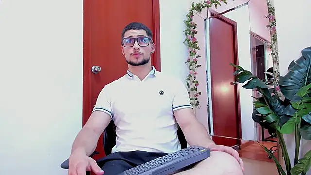 valenssio moretti online show from February 2026 08:10:01 PM