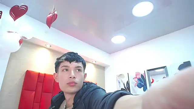 Snapshot of Skinny_Office chatting on March 2026 08:04:01 PM Skinny Office online show from March 2026 08:04:01 PM