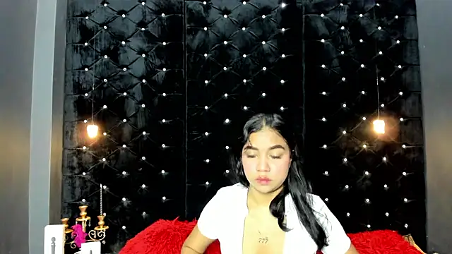 MiaWolton online show from May 2026 11:15:01 AM