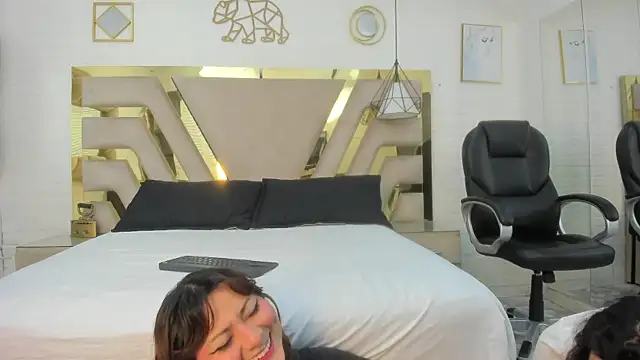 Goldentemptation  online show from April 2026 01:09:02 PM