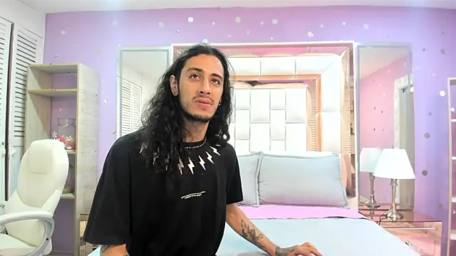 Goldentemptation  online show from June 2026 01:24:02 PM