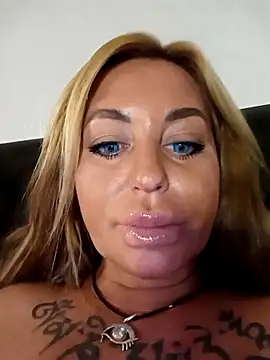 MiaMooly online show from September 2025 05:04:02 PM