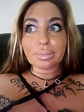 MiaMooly online show from November 2025 04:08:02 PM