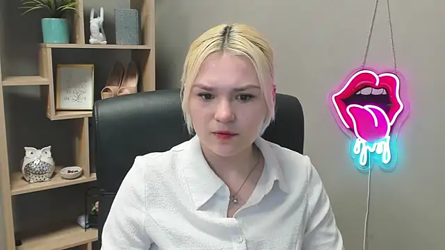 Snapshot of SweetLilyxo chatting on February 2026 02:39:01 PM SweetLilyxo online show from February 2026 02:39:01 PM