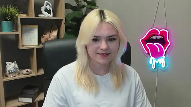 Snapshot of SweetLilyxo chatting on March 2026 02:22:02 PM SweetLilyxo online show from March 2026 02:22:02 PM