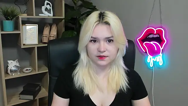 Snapshot of SweetLilyxo chatting on March 2026 07:25:02 AM SweetLilyxo online show from March 2026 07:25:02 AM