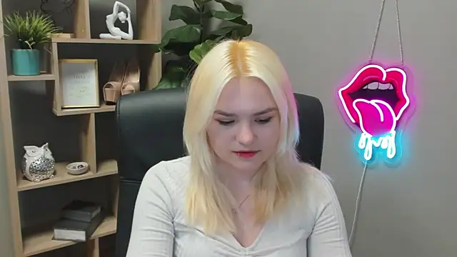 Snapshot of SweetLilyxo chatting on March 2026 07:34:02 AM SweetLilyxo online show from March 2026 07:34:02 AM