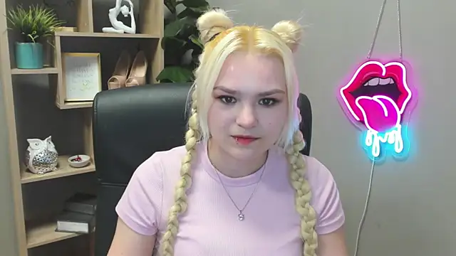 Snapshot of SweetLilyxo chatting on March 2026 07:46:02 AM SweetLilyxo online show from March 2026 07:46:02 AM