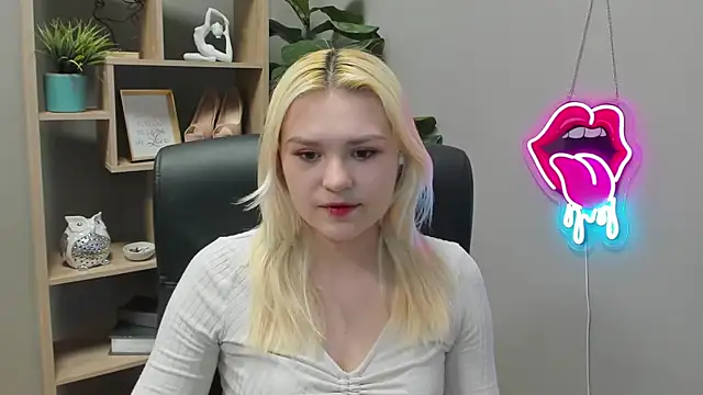 SweetLilyxo online show from April 2026 01:22:02 PM