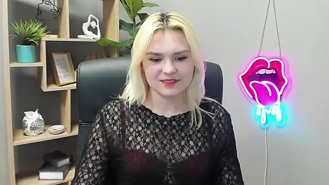 SweetLilyxo online show from April 2026 12:29:02 PM