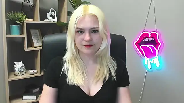 SweetLilyxo online show from April 2026 01:20:01 PM