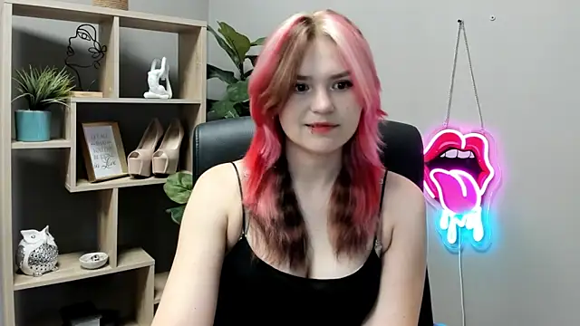 SweetLilyxo online show from June 2026 07:06:02 AM