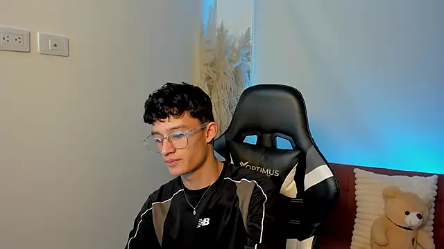 Snapshot of Patrick_Howland_ chatting on March 2026 03:35:02 AM Patrick Howland online show from March 2026 03:35:02 AM