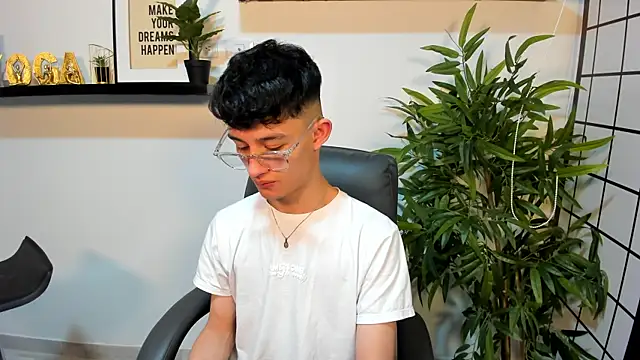 Snapshot of Patrick_Howland_ chatting on March 2026 03:34:01 AM Patrick Howland online show from March 2026 03:34:01 AM